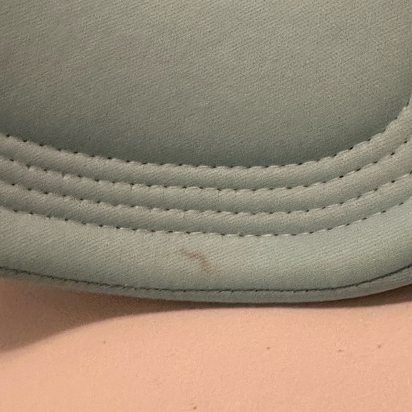 Womens Trucker hat hand painted. - Picture 5 of 5